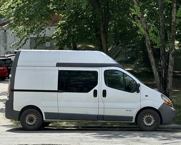 Белый Рено Трафик, объемом двигателя 1.87 л и пробегом 284 тыс. км за 7400 $, фото 1 на Automoto.ua