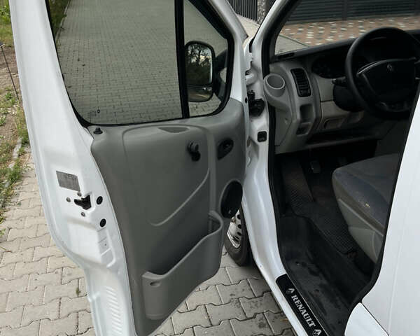 Белый Рено Трафик, объемом двигателя 2.5 л и пробегом 457 тыс. км за 7000 $, фото 23 на Automoto.ua