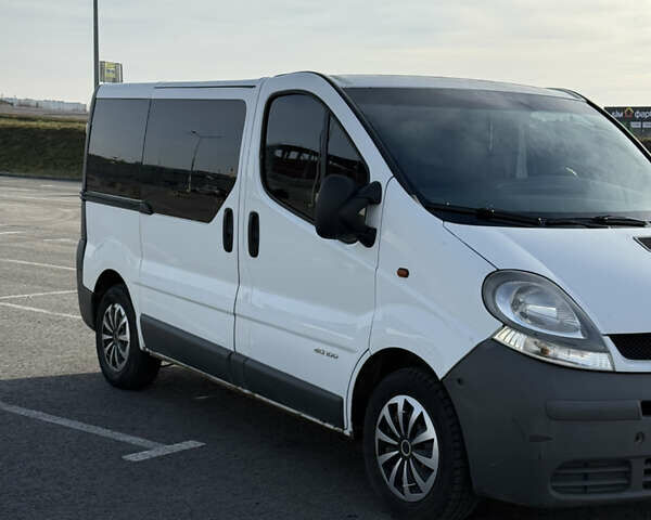 Белый Рено Трафик, объемом двигателя 1.9 л и пробегом 388 тыс. км за 7300 $, фото 3 на Automoto.ua