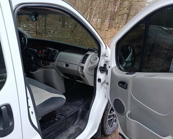 Белый Рено Трафик, объемом двигателя 1.9 л и пробегом 305 тыс. км за 8300 $, фото 11 на Automoto.ua