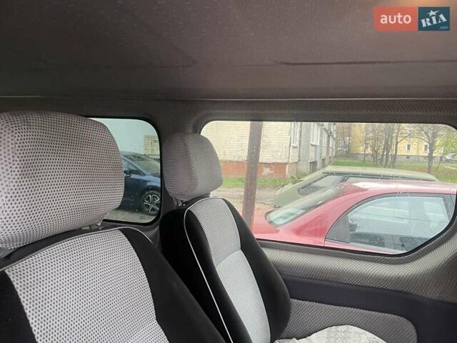 Белый Рено Трафик, объемом двигателя 0 л и пробегом 475 тыс. км за 5400 $, фото 20 на Automoto.ua