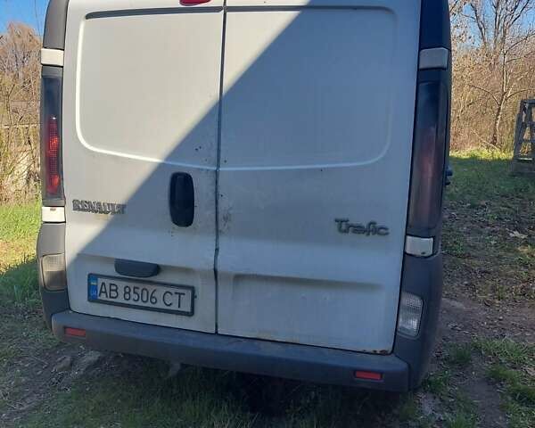 Белый Рено Трафик, объемом двигателя 1.9 л и пробегом 538 тыс. км за 4300 $, фото 1 на Automoto.ua