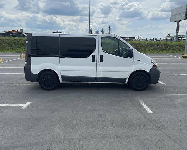 Білий Рено Трафік, об'ємом двигуна 1.9 л та пробігом 426 тис. км за 6300 $, фото 3 на Automoto.ua