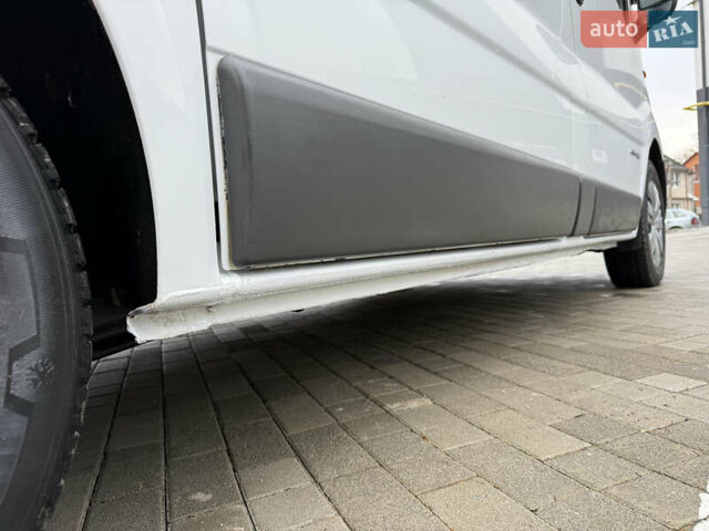 Белый Рено Трафик, объемом двигателя 1.9 л и пробегом 437 тыс. км за 8000 $, фото 22 на Automoto.ua