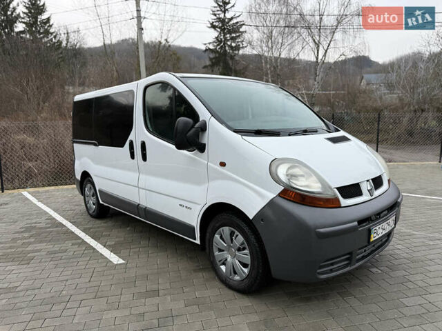 Белый Рено Трафик, объемом двигателя 1.9 л и пробегом 437 тыс. км за 8000 $, фото 13 на Automoto.ua