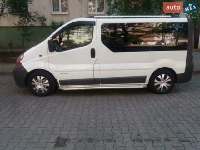 Белый Рено Трафик, объемом двигателя 2.5 л и пробегом 270 тыс. км за 9100 $, фото 2 на Automoto.ua