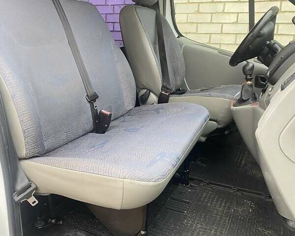 Білий Рено Трафік, об'ємом двигуна 1.9 л та пробігом 240 тис. км за 6300 $, фото 3 на Automoto.ua