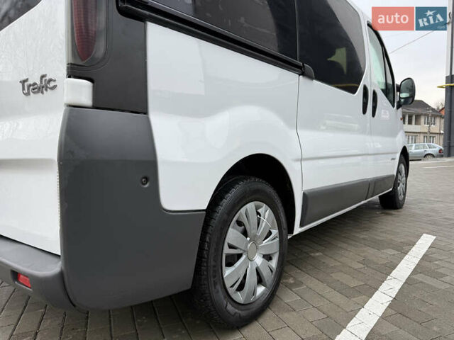 Белый Рено Трафик, объемом двигателя 1.9 л и пробегом 437 тыс. км за 8000 $, фото 19 на Automoto.ua