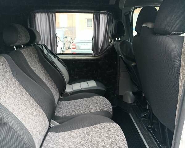 Белый Рено Трафик, объемом двигателя 2.5 л и пробегом 641 тыс. км за 6400 $, фото 4 на Automoto.ua