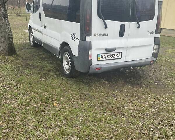 Белый Рено Трафик, объемом двигателя 1.9 л и пробегом 345 тыс. км за 6000 $, фото 2 на Automoto.ua