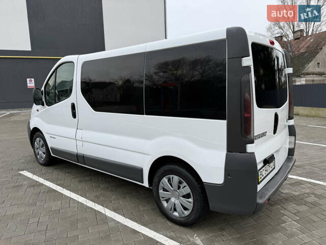 Белый Рено Трафик, объемом двигателя 1.9 л и пробегом 437 тыс. км за 8000 $, фото 5 на Automoto.ua