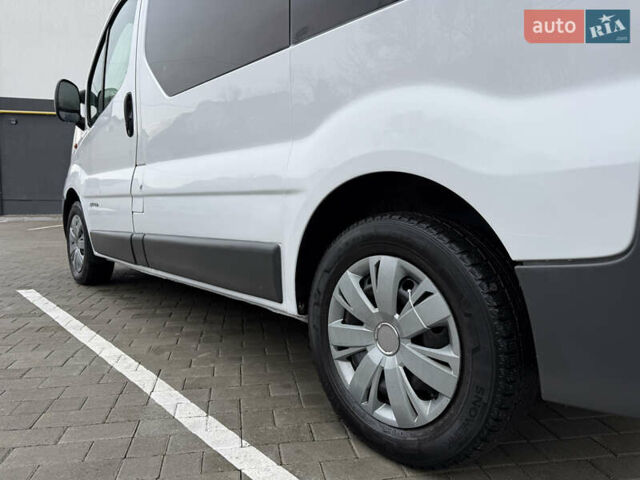 Белый Рено Трафик, объемом двигателя 1.9 л и пробегом 437 тыс. км за 8000 $, фото 18 на Automoto.ua