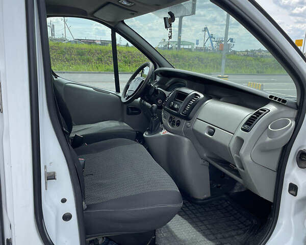 Білий Рено Трафік, об'ємом двигуна 1.9 л та пробігом 426 тис. км за 6300 $, фото 17 на Automoto.ua