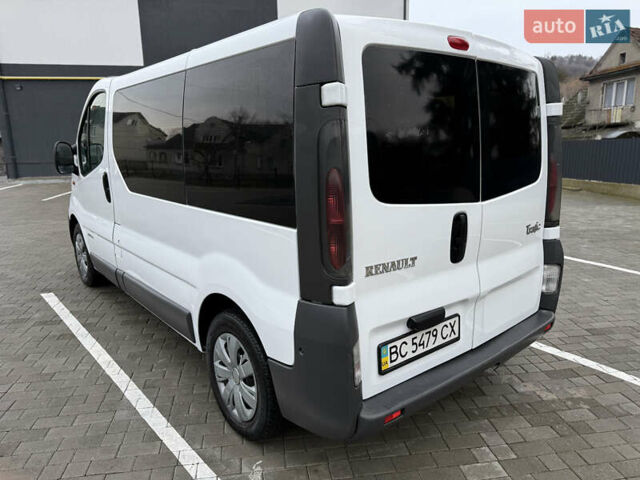 Белый Рено Трафик, объемом двигателя 1.9 л и пробегом 437 тыс. км за 8000 $, фото 6 на Automoto.ua