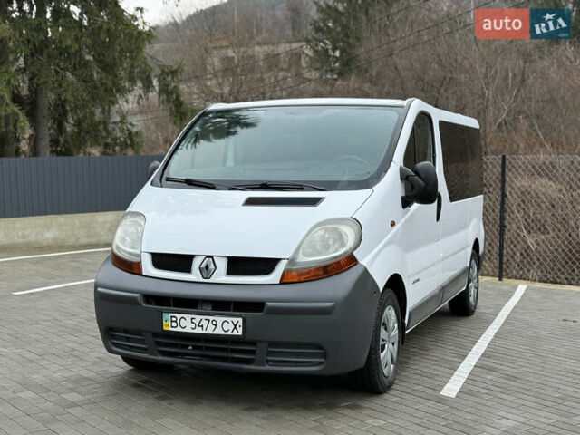 Белый Рено Трафик, объемом двигателя 1.9 л и пробегом 437 тыс. км за 8000 $, фото 2 на Automoto.ua