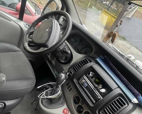 Белый Рено Трафик, объемом двигателя 0 л и пробегом 475 тыс. км за 5400 $, фото 6 на Automoto.ua