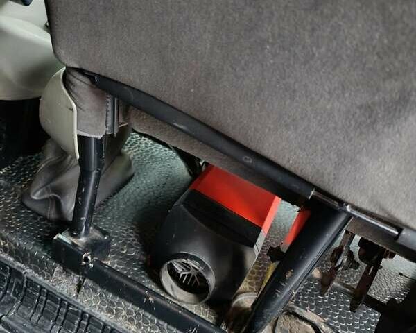 Белый Рено Трафик, объемом двигателя 1.9 л и пробегом 305 тыс. км за 8300 $, фото 7 на Automoto.ua