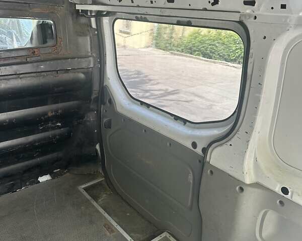 Белый Рено Трафик, объемом двигателя 1.87 л и пробегом 284 тыс. км за 7400 $, фото 16 на Automoto.ua