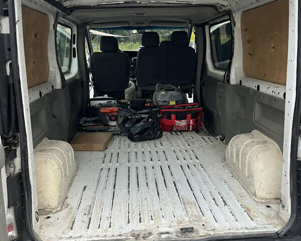 Белый Рено Трафик, объемом двигателя 2.5 л и пробегом 457 тыс. км за 7000 $, фото 22 на Automoto.ua