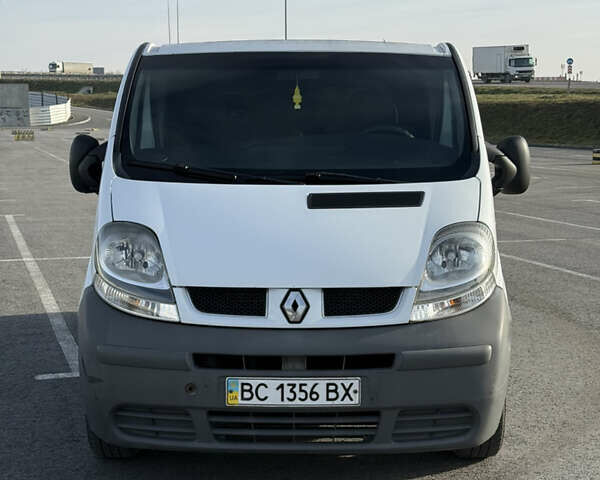 Белый Рено Трафик, объемом двигателя 1.9 л и пробегом 388 тыс. км за 7300 $, фото 1 на Automoto.ua