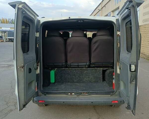 Белый Рено Трафик, объемом двигателя 2 л и пробегом 330 тыс. км за 8300 $, фото 6 на Automoto.ua