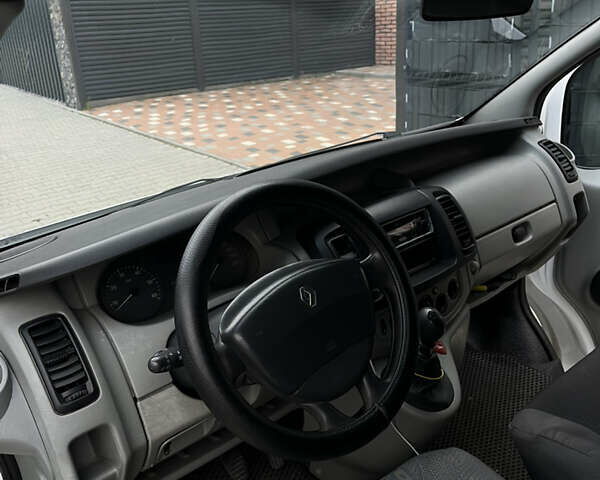 Белый Рено Трафик, объемом двигателя 2.5 л и пробегом 457 тыс. км за 7000 $, фото 24 на Automoto.ua