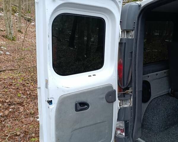 Белый Рено Трафик, объемом двигателя 1.9 л и пробегом 305 тыс. км за 8300 $, фото 14 на Automoto.ua