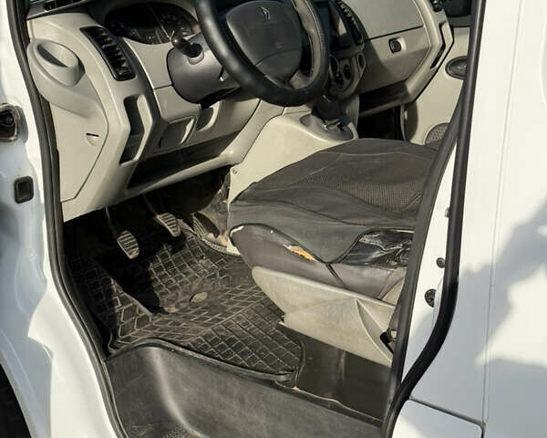 Белый Рено Трафик, объемом двигателя 1.9 л и пробегом 388 тыс. км за 7300 $, фото 27 на Automoto.ua