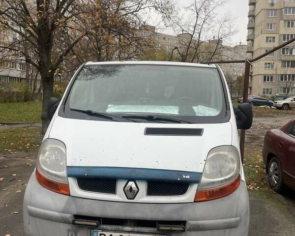 Белый Рено Трафик, объемом двигателя 0 л и пробегом 475 тыс. км за 5400 $, фото 1 на Automoto.ua