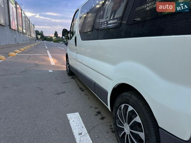 Білий Рено Трафік, об'ємом двигуна 1.9 л та пробігом 223 тис. км за 8200 $, фото 3 на Automoto.ua