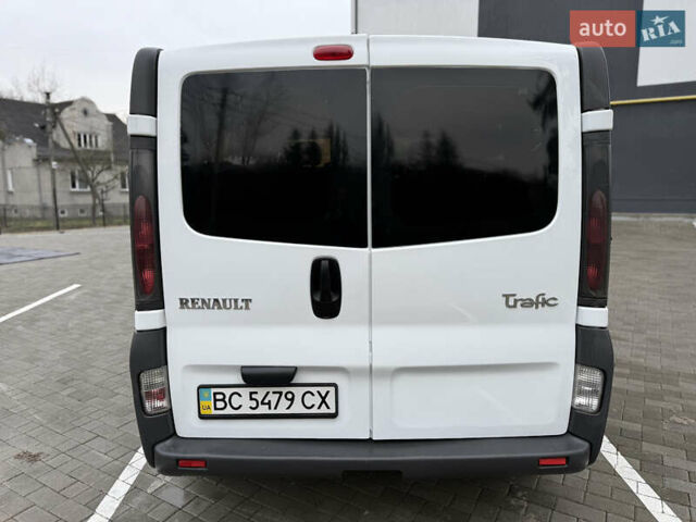 Белый Рено Трафик, объемом двигателя 1.9 л и пробегом 437 тыс. км за 8000 $, фото 7 на Automoto.ua