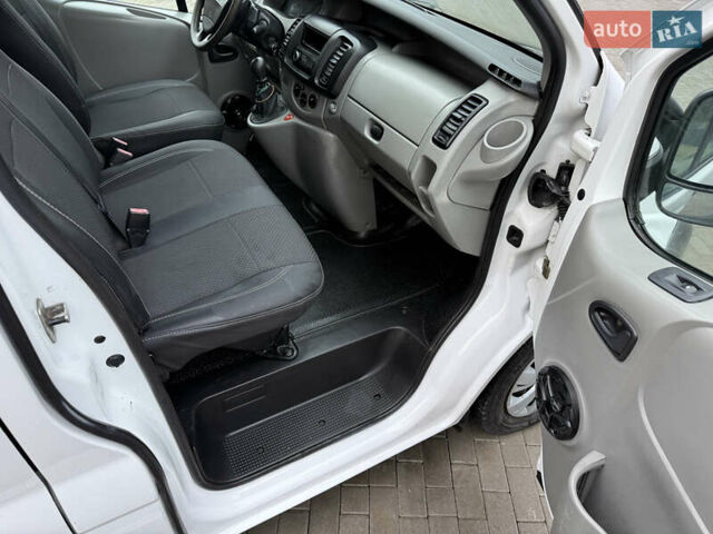 Белый Рено Трафик, объемом двигателя 1.9 л и пробегом 437 тыс. км за 8000 $, фото 38 на Automoto.ua