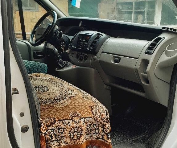 Белый Рено Трафик, объемом двигателя 0 л и пробегом 454 тыс. км за 6500 $, фото 5 на Automoto.ua