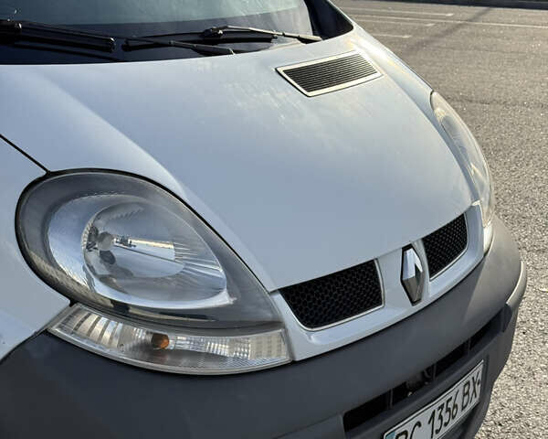 Белый Рено Трафик, объемом двигателя 1.9 л и пробегом 388 тыс. км за 7300 $, фото 11 на Automoto.ua