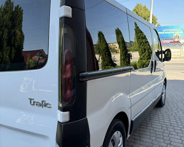 Белый Рено Трафик, объемом двигателя 1.9 л и пробегом 300 тыс. км за 7950 $, фото 26 на Automoto.ua