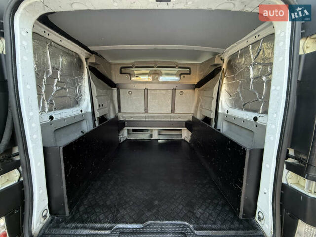 Белый Рено Трафик, объемом двигателя 1.9 л и пробегом 280 тыс. км за 9500 $, фото 33 на Automoto.ua
