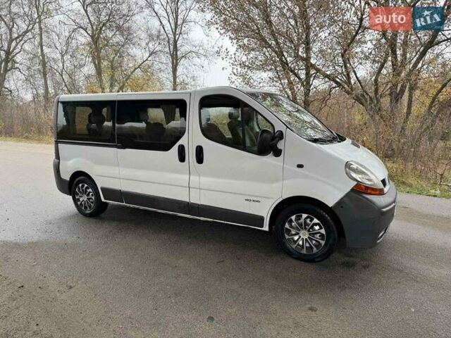 Белый Рено Трафик, объемом двигателя 1.87 л и пробегом 380 тыс. км за 7599 $, фото 2 на Automoto.ua