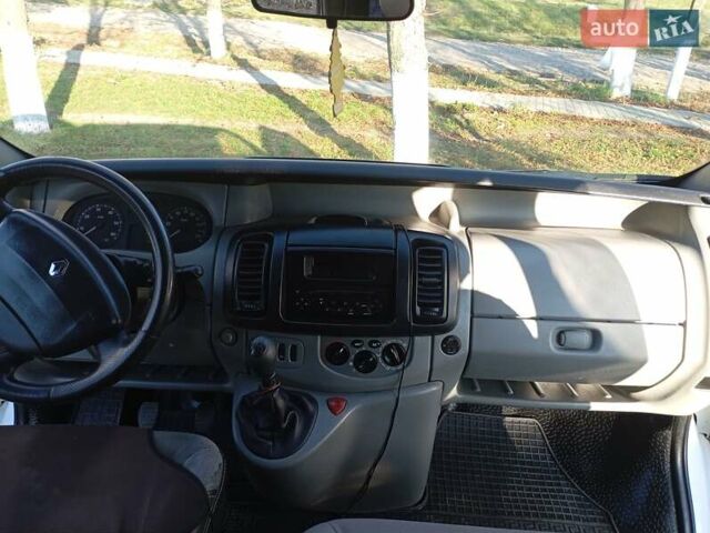 Рено Трафик 2006 в Одессе на Automoto.ua Белый Рено Трафик, объемом двигателя 2 л и пробегом 322 тыс. км за 7900 $, фото 11 на Automoto.ua