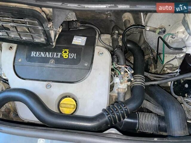 Білий Рено Трафік, об'ємом двигуна 1.87 л та пробігом 287 тис. км за 7500 $, фото 18 на Automoto.ua