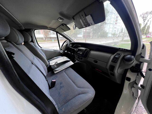 Рено Трафик 2006 в Александрие на Automoto.ua Белый Рено Трафик, объемом двигателя 1.9 л и пробегом 223 тыс. км за 6500 $, фото 7 на Automoto.ua