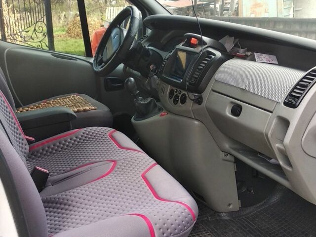 Белый Рено Трафик, объемом двигателя 1.9 л и пробегом 330 тыс. км за 7500 $, фото 3 на Automoto.ua