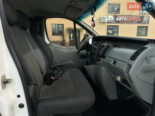 Рено Трафик 2006 в Тернополе на Automoto.ua Белый Рено Трафик, объемом двигателя 1.9 л и пробегом 390 тыс. км за 7000 $, фото 9 на Automoto.ua