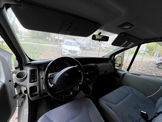 Рено Трафик 2006 в Александрие на Automoto.ua Белый Рено Трафик, объемом двигателя 1.9 л и пробегом 223 тыс. км за 6500 $, фото 5 на Automoto.ua