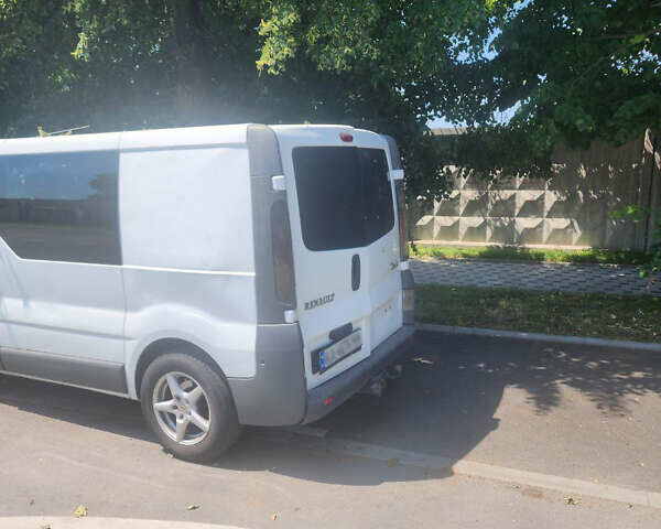 Белый Рено Трафик, объемом двигателя 1.9 л и пробегом 396 тыс. км за 3999 $, фото 4 на Automoto.ua