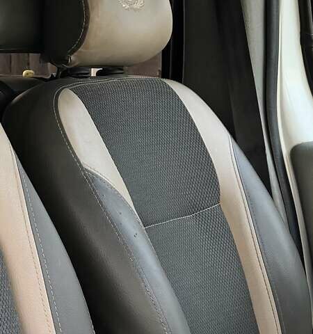 Білий Рено Трафік, об'ємом двигуна 1.9 л та пробігом 285 тис. км за 7500 $, фото 15 на Automoto.ua