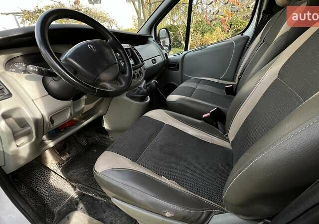 Білий Рено Трафік, об'ємом двигуна 1.9 л та пробігом 285 тис. км за 7500 $, фото 10 на Automoto.ua