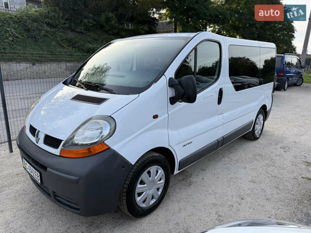 Белый Рено Трафик, объемом двигателя 1.9 л и пробегом 217 тыс. км за 7999 $, фото 6 на Automoto.ua