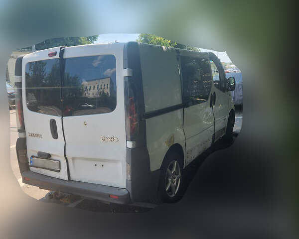 Белый Рено Трафик, объемом двигателя 1.9 л и пробегом 396 тыс. км за 3999 $, фото 2 на Automoto.ua