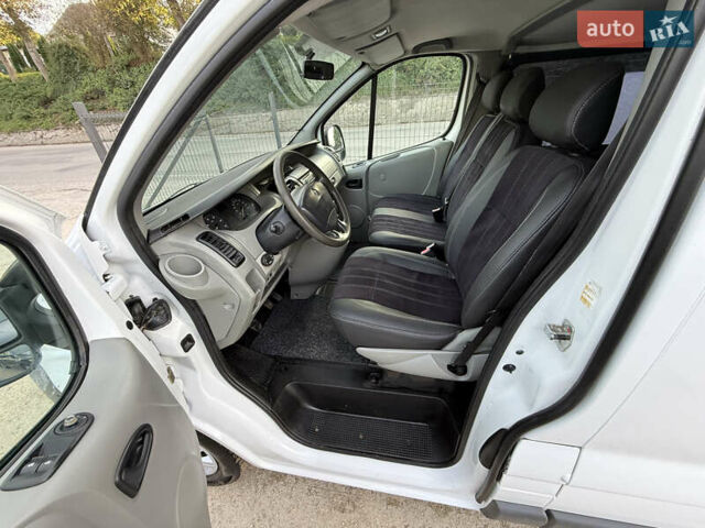 Белый Рено Трафик, объемом двигателя 1.9 л и пробегом 217 тыс. км за 7999 $, фото 38 на Automoto.ua