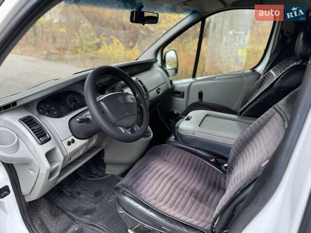 Белый Рено Трафик, объемом двигателя 1.87 л и пробегом 380 тыс. км за 7599 $, фото 8 на Automoto.ua